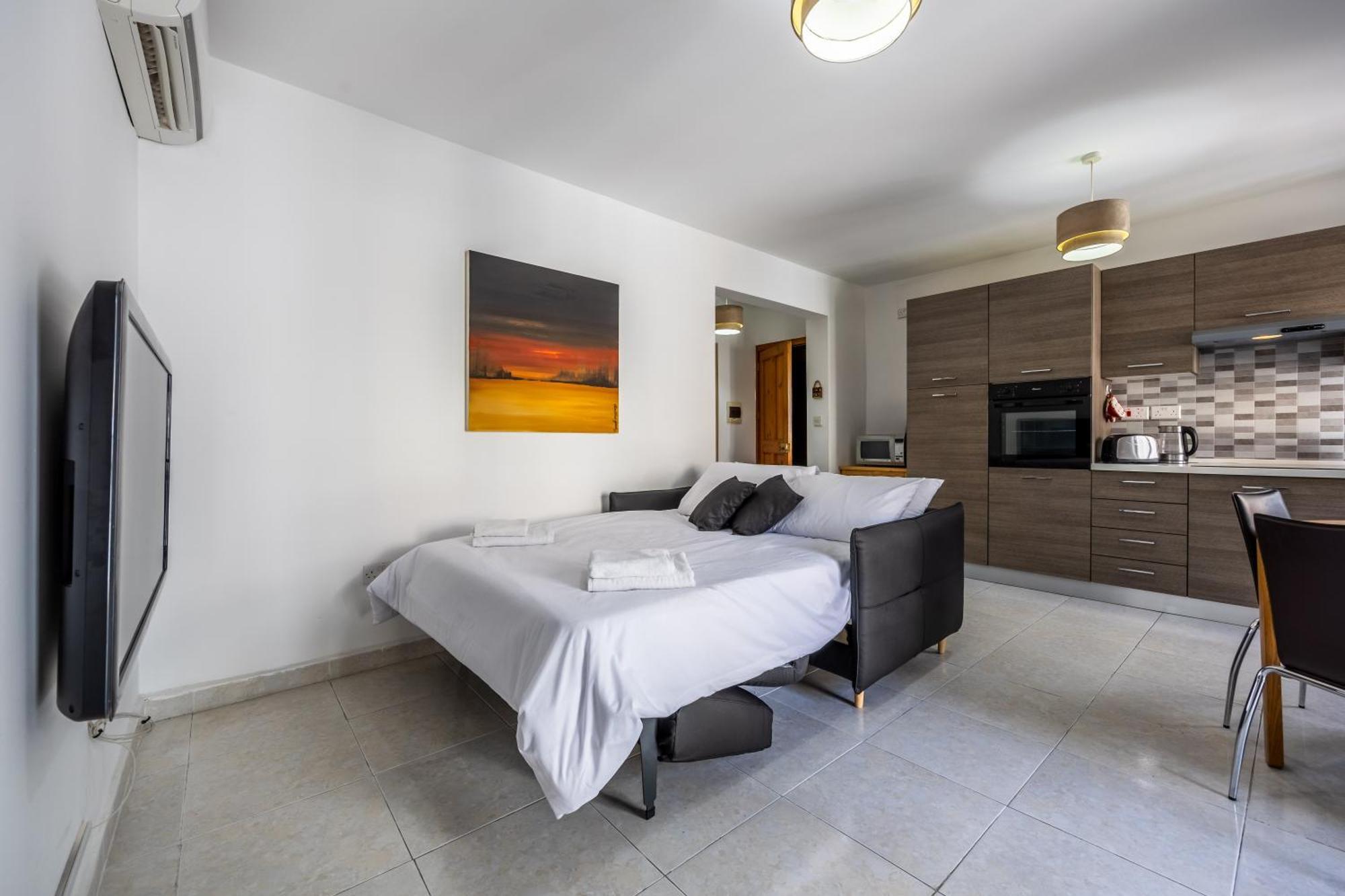 Spacious, One Bedroom In Paceville San Ġiljan